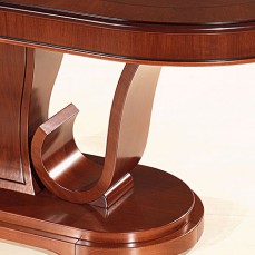 Τραπέζι σε σχήμα οβάλ. Design ιδιαίτερο εξ ολοκλήρου από αμερικάνικη καρυδιά.